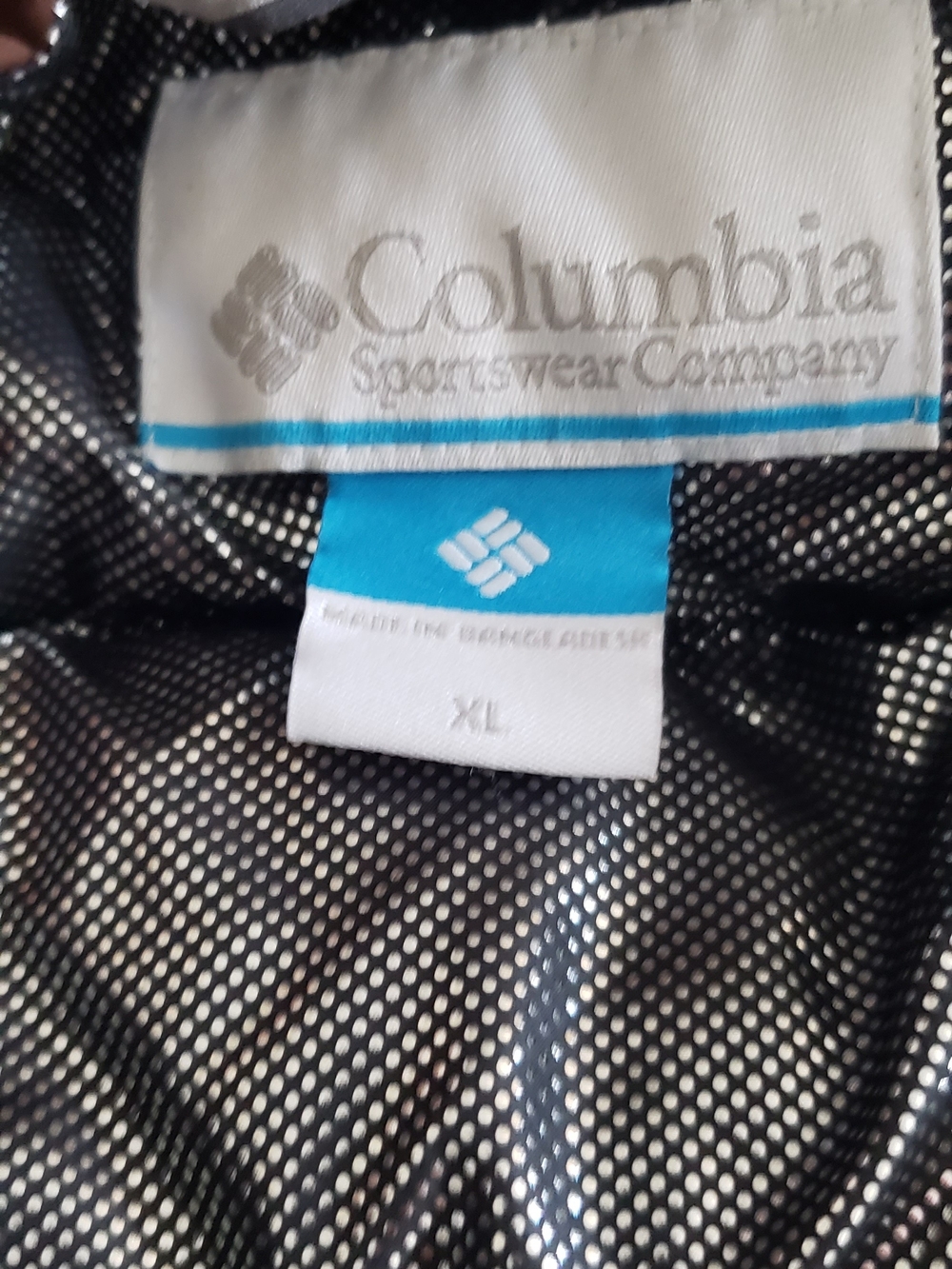 Columbia Men's Black and Silver Performance Jacket
